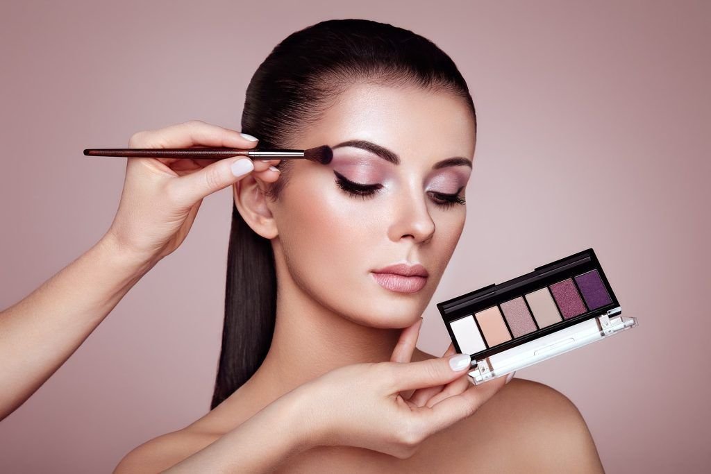 Maquillaje en peluquería unisex Geovana Cavalheiro Badajoz